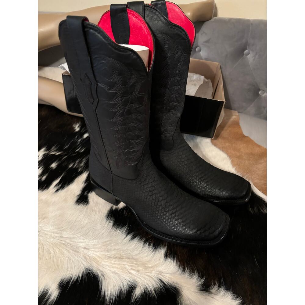 Men’s cowboy boots authentic matte black python red bottoms size 12 western